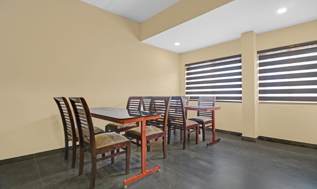 Treebo Grand Vistara Airport Suites Kochi Bagian luar foto