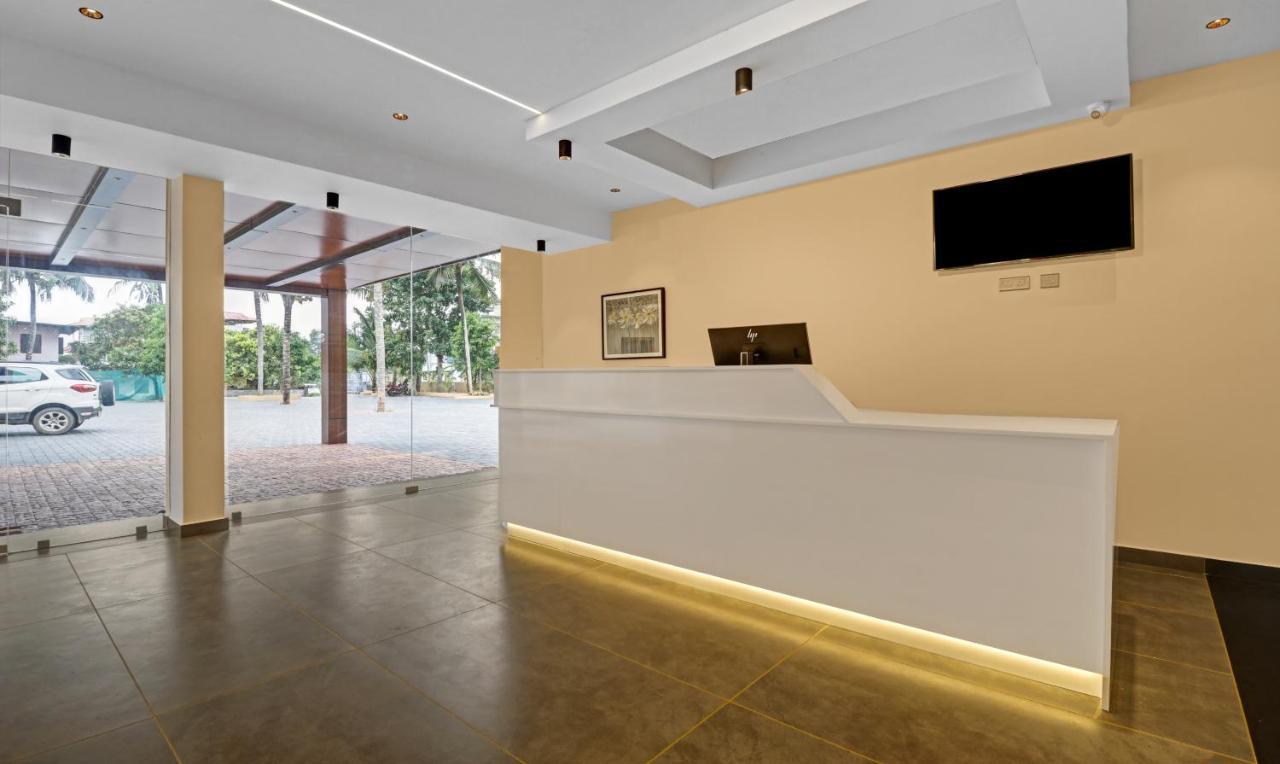 Treebo Grand Vistara Airport Suites Kochi Bagian luar foto