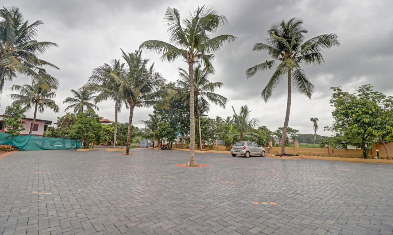 Treebo Grand Vistara Airport Suites Kochi Bagian luar foto