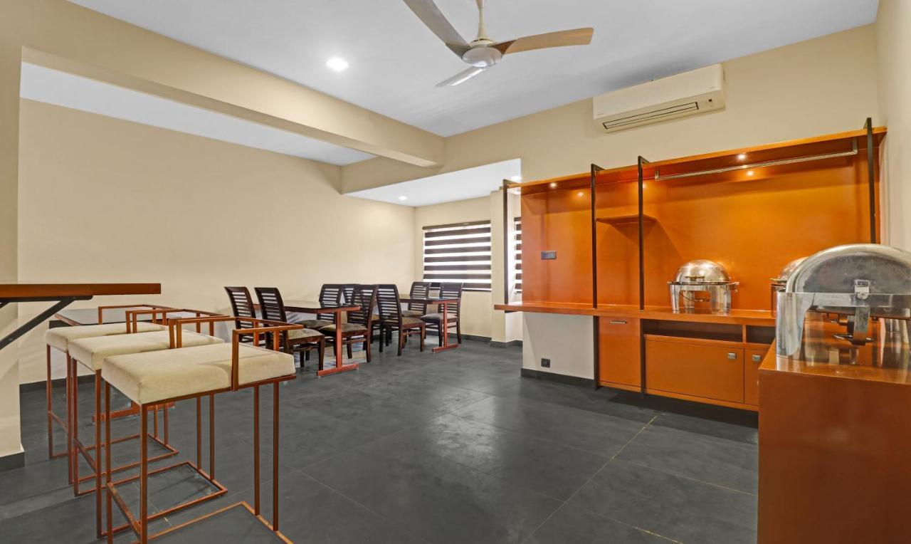 Treebo Grand Vistara Airport Suites Kochi Bagian luar foto