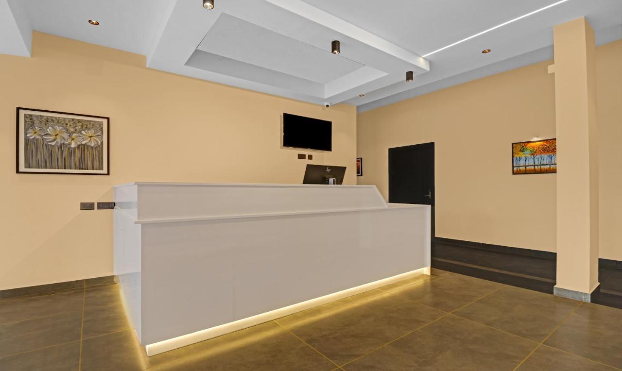 Treebo Grand Vistara Airport Suites Kochi Bagian luar foto